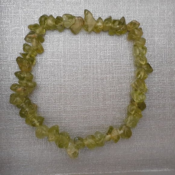 Natural Peridot Chip Bracelet Stretch 7" - Picture 1 of 1